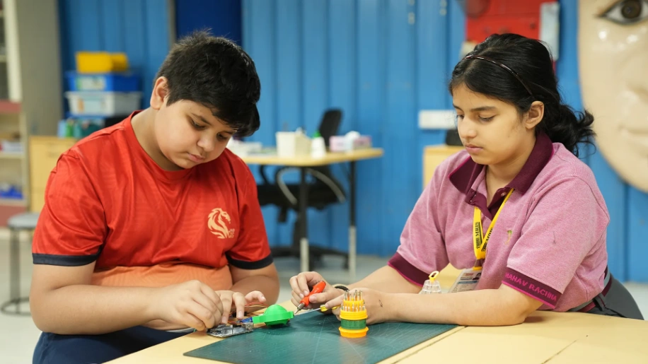 MRIS 51 Gurugram students learning
